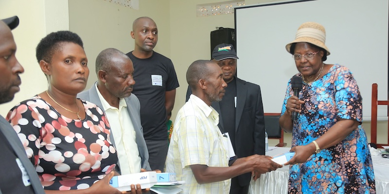 Director Florence Muranga speaks to local farmers