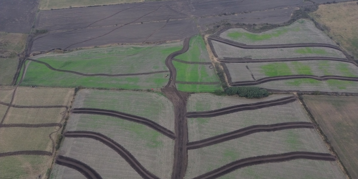 Aerial image of a farm in the Gómez Creek basin with systematization in place.